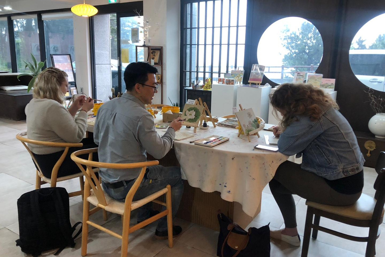 جيجو: درس رسم شعبي تقليدي كوري مع إطلالة على المحيط