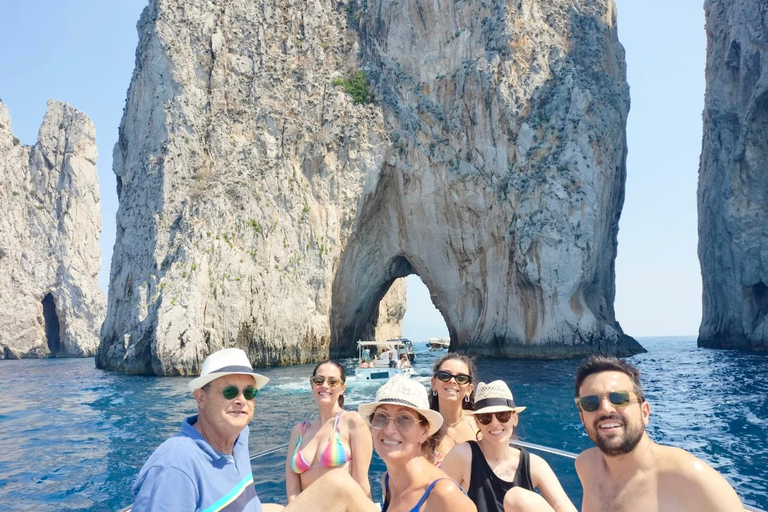 Giornata intera a Capri in barca di lusso
