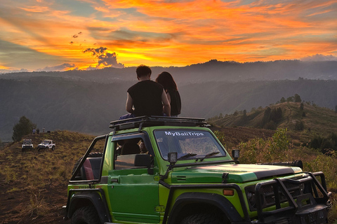 Jeep- och lavatur i solnedgången Bali Mount Batur