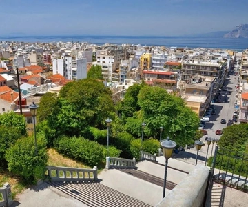 Patras: İsteğe Bağlı Ziyaretler ve Şarap Tadımı ile Şehir Turu