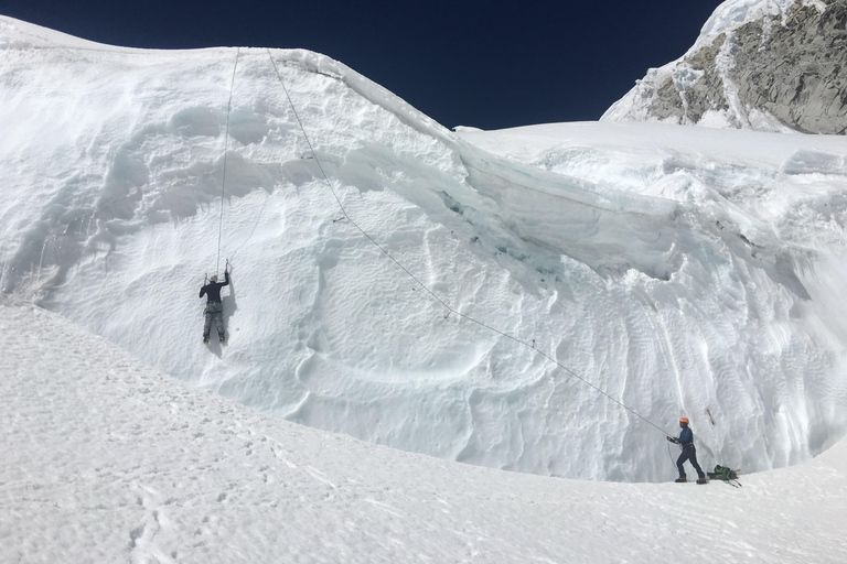 Pisco Glacier: Summit Climb and Acclimatization in the Cordillera Blanca Pisco Peak: Ascent to the Summit plus 3 Days of Gradual Acclimatization