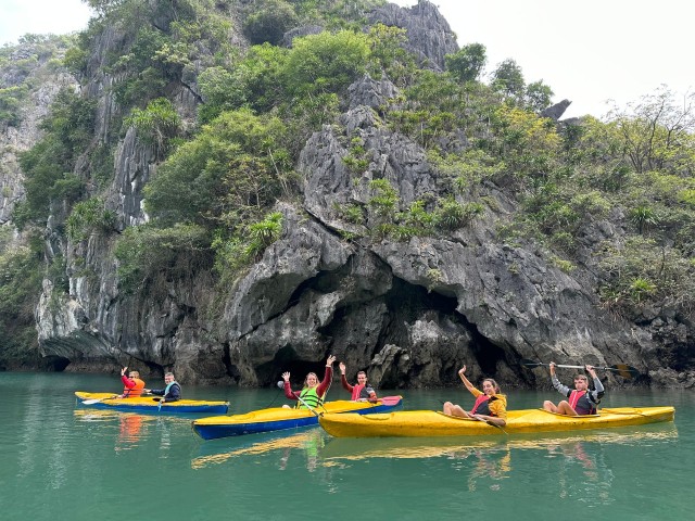 Cat Ba island: Full-Day Cruise to Lan Ha and Ha Long Bay