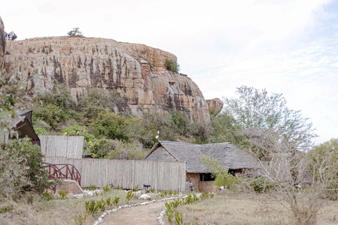 Diani: 3 Days Dirt-Bike Tour, Rukinga Conservancy with Hike Diani: Epic Dirt Bike Tour to Rukinga Conservancy