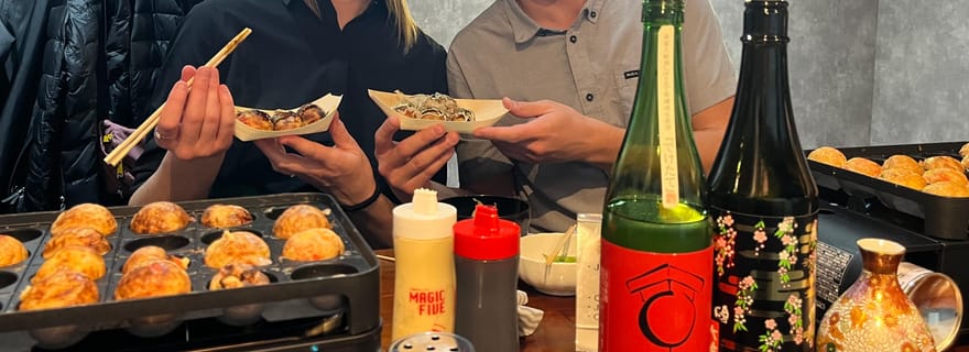 Dégustation de saké et préparation de takoyaki à Osaka