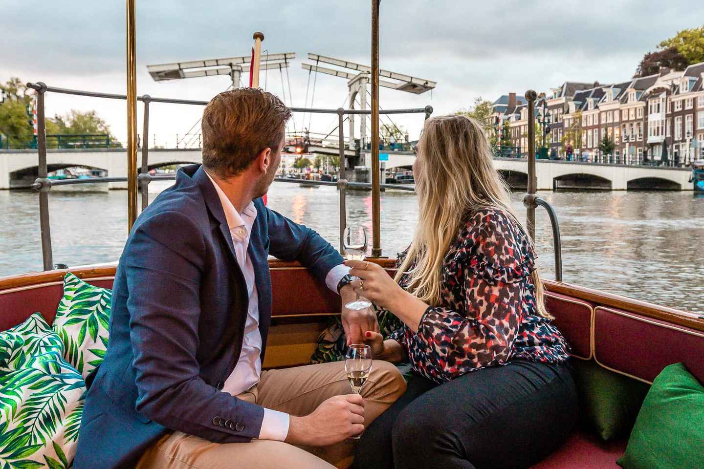 Amsterdam Canal Boat Ride with a Spanish-speaking Guide