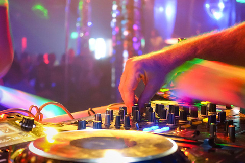 Lezione di DJ IBIZA per imparare a mixare