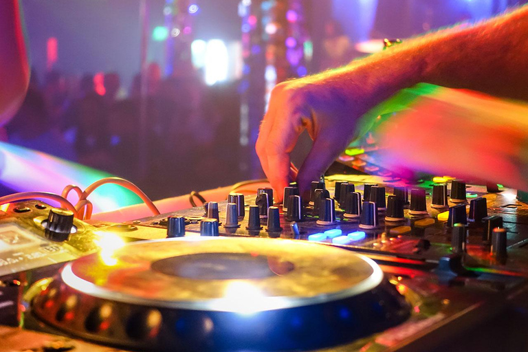 Lezione di DJ IBIZA per imparare a mixare