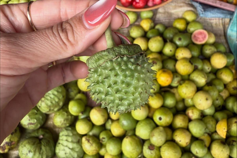 Kandy: Exotic Fruit Tasting & Tuk-Tuk Market Tour