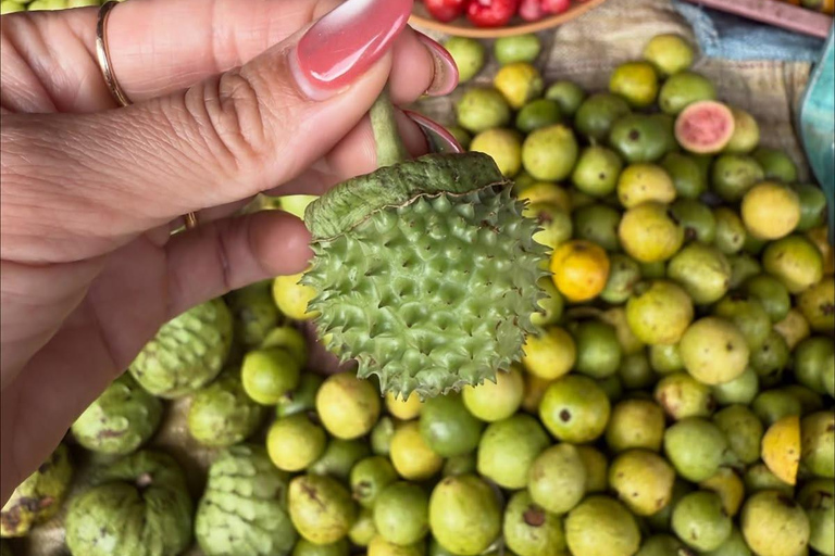 Kandy: Exotic Fruit Tasting & Tuk-Tuk Market Tour