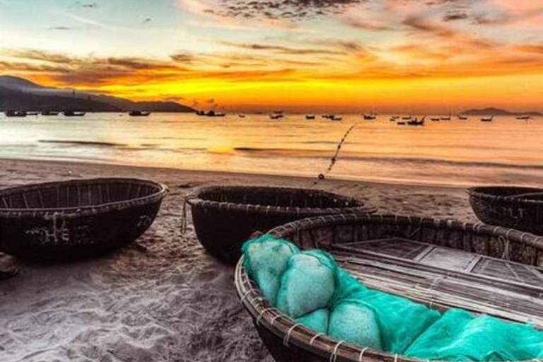 Da Nang: Nightlife Tour & Pub Crawl with Rooftop Bar & Clubs Da Nang: Guided Nightlife Tour with Rooftop, Club, Bar Visit