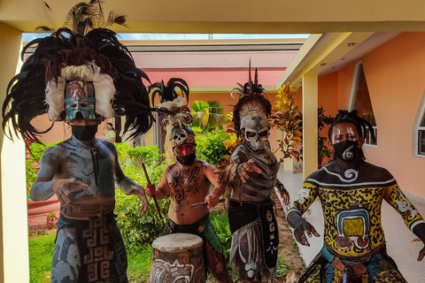 Chichén Itzá, Ik Kil et Valladolid : excursion avec déjeunerDépart de la région de Cancún