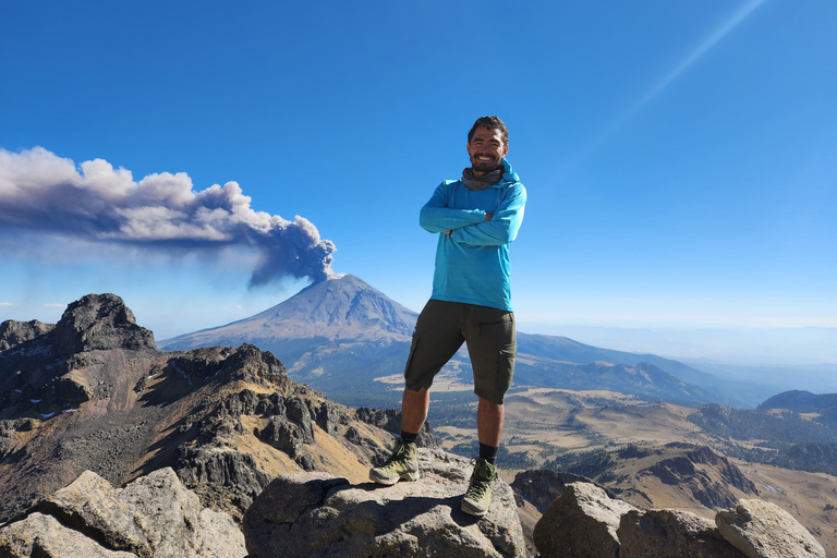Conquer the summit of the Iztaccihuatl volcano Conquer the Summit of the Iztaccihuatl volcano