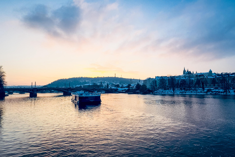 Praga: Crociera serale di 50 minuti con visita turisticaPraga: crociera fluviale serale panoramica di 50 minuti