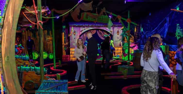 Aloha Amsterdam: 12-Hole Glow-in-the-Dark Mini-Golf photo 12