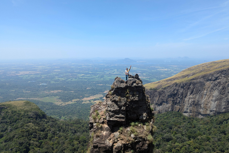 Da Kandy: escursione alle cime gemelle di Kanawiddagala e YahangalaDa Kandy: escursione alle due cime gemelle di Kanawiddagala e Yahangala
