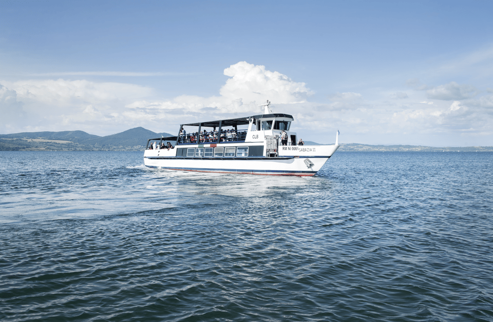 Braccianosee: Bootstour zu 3 Städten auf der Sabazia II Braccianosee: ...