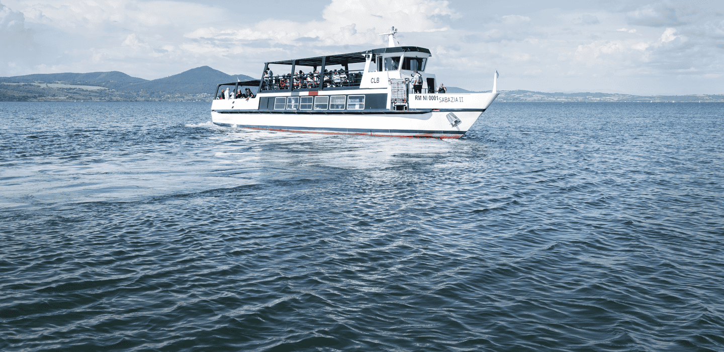 Braccianosee: Bootstour zu 3 Städten auf der Sabazia II Braccianosee: Bootstour zu 3 Städten auf der Sabazia II