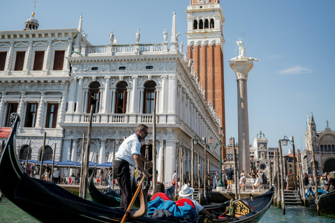 Venice: 30-Minute Gondola Ride on Grand Canal & small Canals Venice: 30-Minute Gondola Ride with Live commentary