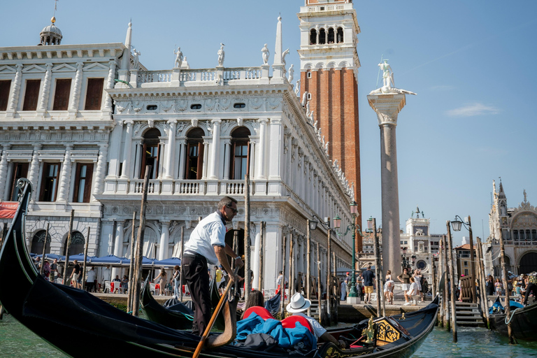 Venice: 30-Minute Gondola Ride on Grand Canal & small Canals Venice: 30-Minute Gondola Ride with Live commentary