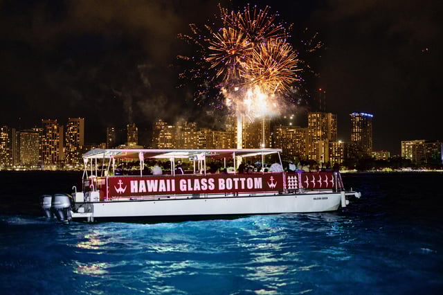 Oahu: Waikiki-Kreuzfahrt mit Feuerwerk am Freitagabend