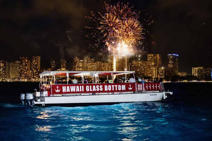Oahu: Waikiki-Kreuzfahrt mit Feuerwerk am Freitagabend. Foto: GetYourGuide Oahu: Waikiki-Kreuzfahrt mit Feuerwerk am Freitagabend. Foto: GetYourGuide