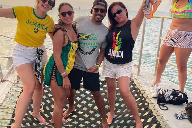 Montego Bay: Sunset Catamaran Cruise & Bioluminescent Lagoon