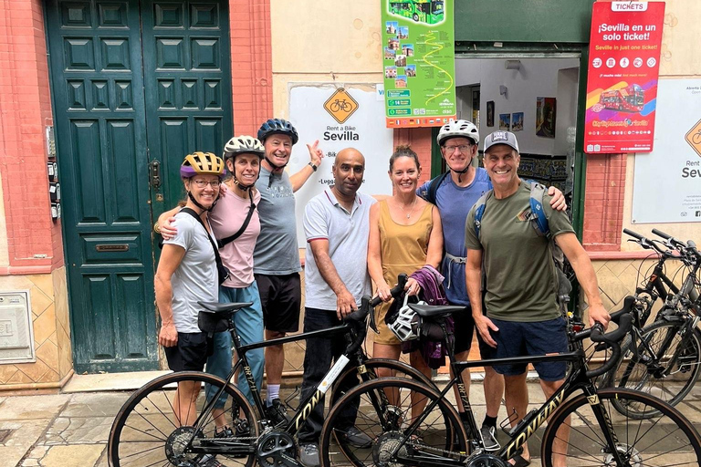 Sevilla: 2,5 uur privérondleiding door de stad per fietsSevilla: 2,5 uur privé stadstour per fiets