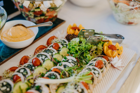 Budapest: Crucero Buffet de Nochevieja con Bebidas IlimitadasCena crucero de Nochevieja Piso turístico