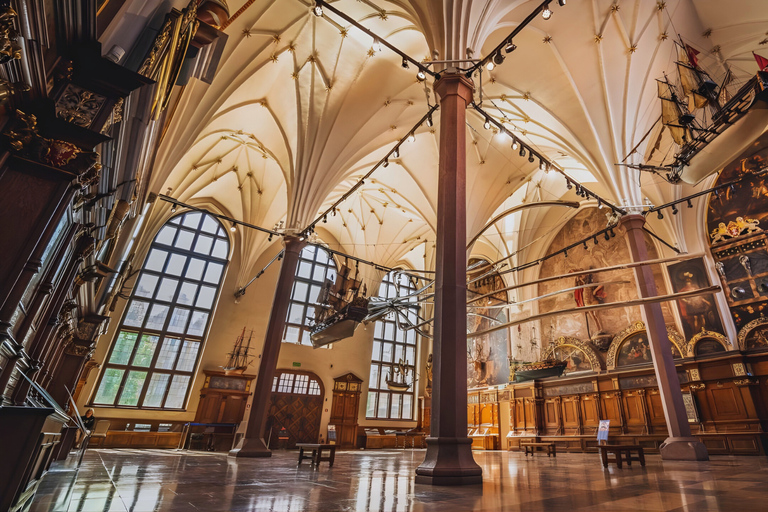 Gdańsk: Old Town Private Tour with Artus Court Visit