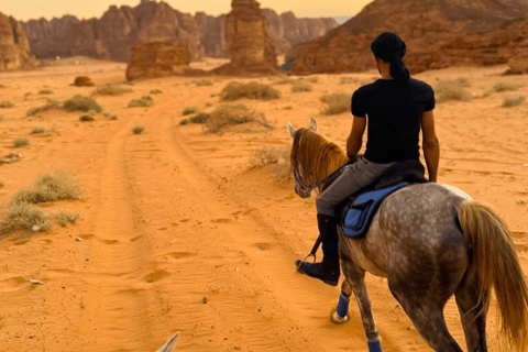 Al-Ula: escursioni a cavallo con guidaEquitazione ad Al Ula (Al Wahah Road)