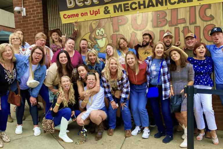 Miami: 4 locales en 1 noche, incluyendo bebidas especiales.Miami: 4 locales, 1 noche, bebidas incluidas, ofertas especiales.