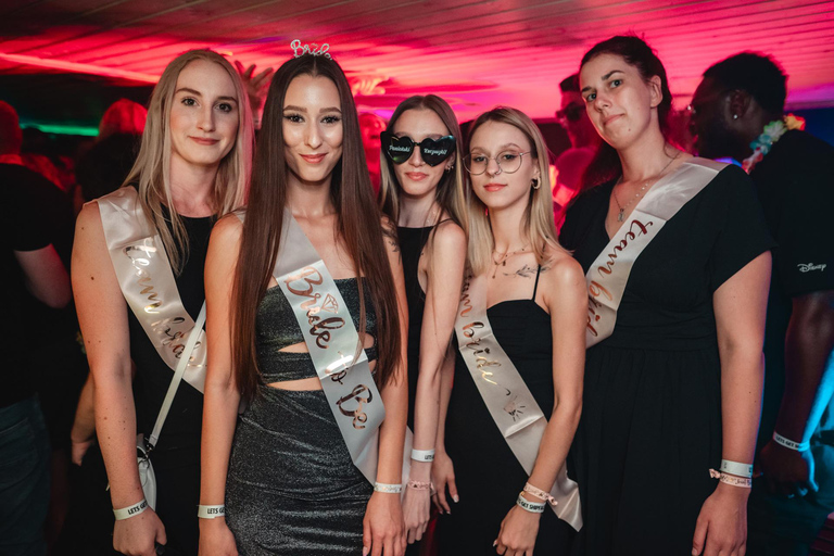 Wroclaw: Oder River Boat Party with Unlimited Drinks