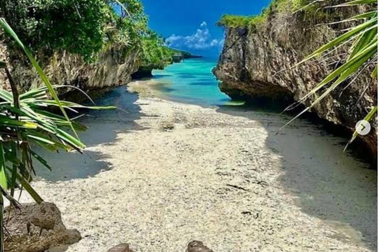 Jaskinia Salaam Pływanie z żółwiami, plaża Mtende i skałaWycieczka prywatna bez transferu z hotelu