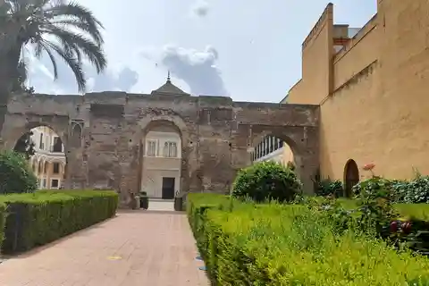 Sevilla: Entré og guidet tur i Alcazar Sevilla