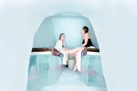 Rovaniemi: Tour dell'hotel sulla neve artica e esperienza della sauna sulla neve