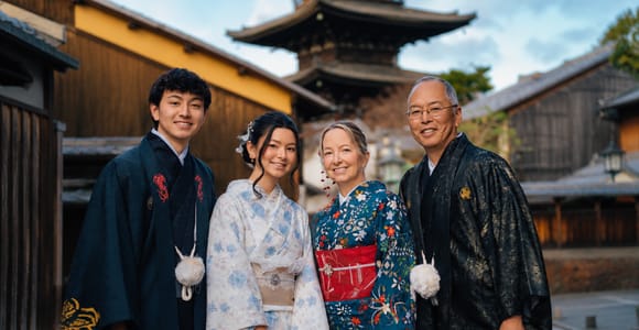 Kyoto: Kimono Rental with Hairstyling and Accessories