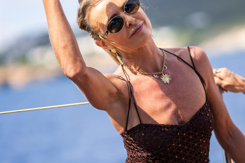 Ibiza: Formentera Sunset Boat Part with Drinks and Food Full Day Pass at Ibiza Boat Club (Early Bird Phase 2)