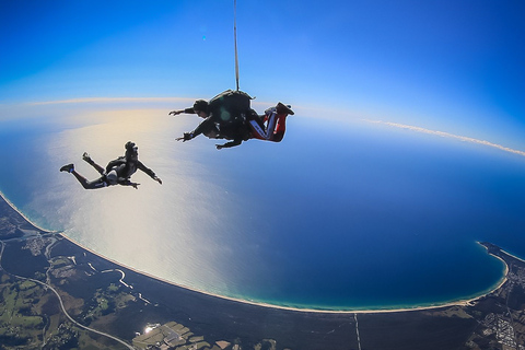 From Gold Coast: Tandem Skydive Byron Bay with Transfers Weekend Byron Bay Tandem Skydive + Gold Coast Transfer