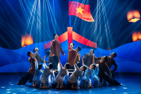 Da Nang: Heritage Show & Mi Quang Show with Noodle Tasting From Hoi An: Heritage Show & Hotel Transfer