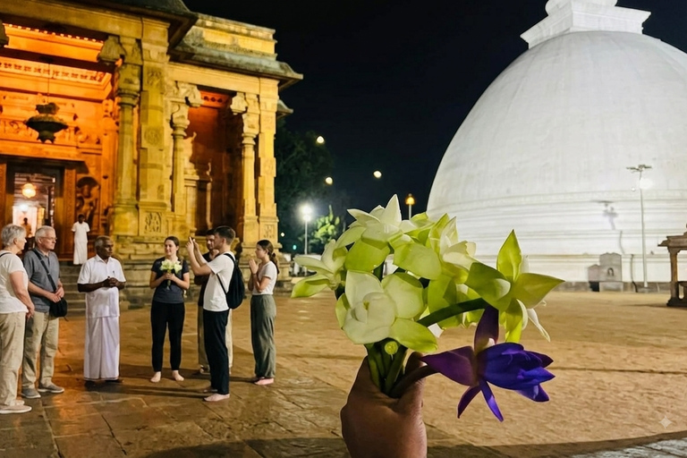 Colombo: Kelaniya Temple Guided Tour by Tuk Tuk