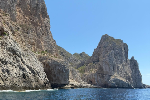 Marettimo: tour of the wonders of the wildest island in the Egadi archipelago Marettimo: tour among the wonders of the wildest island of the Egadi Islands