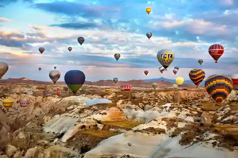 Escursione privata di un giorno in Cappadocia con mongolfiera opzionale