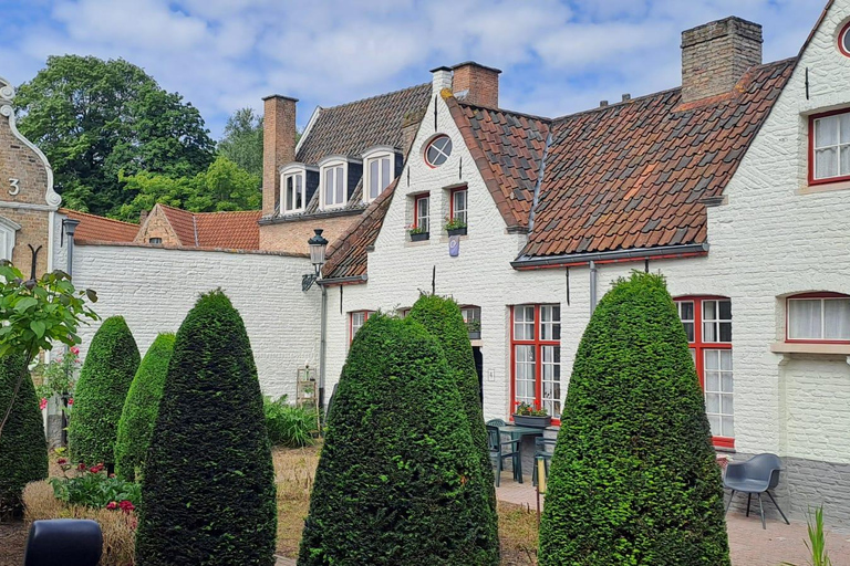 Bruges tour trough the eyes of a local, small group