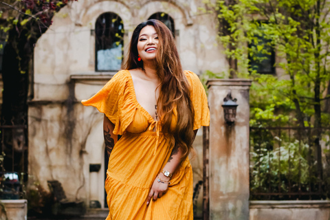 Bucharest: Essential Photo Session in the Charming Streets