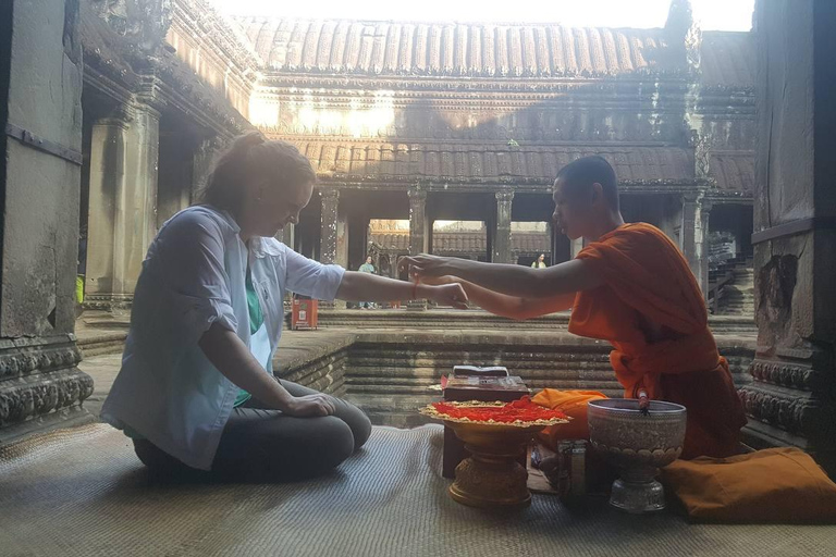 Siem Reap: Angkor Wat Sunrise & Bayon Private Tour