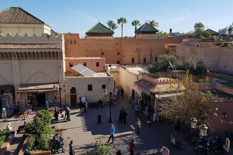 Marrakech arv: Saadiska gravar, Bahia Palace &amp; Medina TourDelad tur från mötesplats (utan inträdesbiljetter)