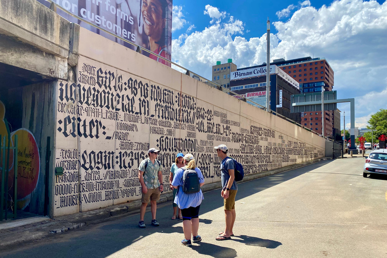 Couleurs de Johannesburg : Une visite des graffitis et de l&#039;art de la rue