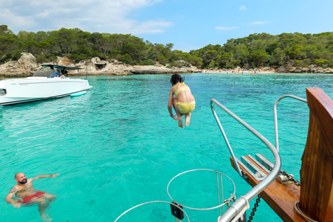 Depuis Cala Galdana : Excursion en bateau à Menorca Calas avec des snacks locauxExcursion en bateau partagé au coucher du soleil