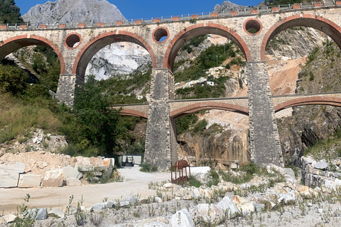 Carrara white marble quarries tour, 4X4 experienceCarrara white marble quarries tour, 4XD experience