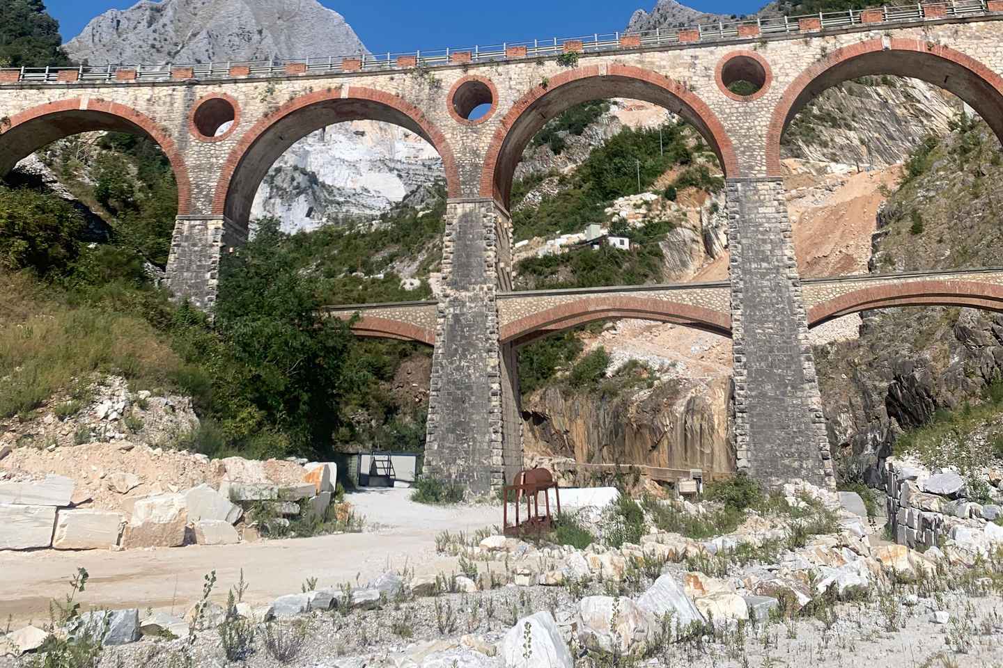 Carrara white marble quarries tour, 4X4 experience
